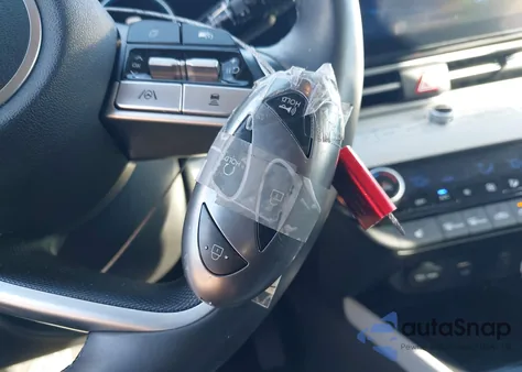 2025 Hyundai Elantra Limited z USA, uszkodzony, nr VIN KMHLP4DG0SU910942